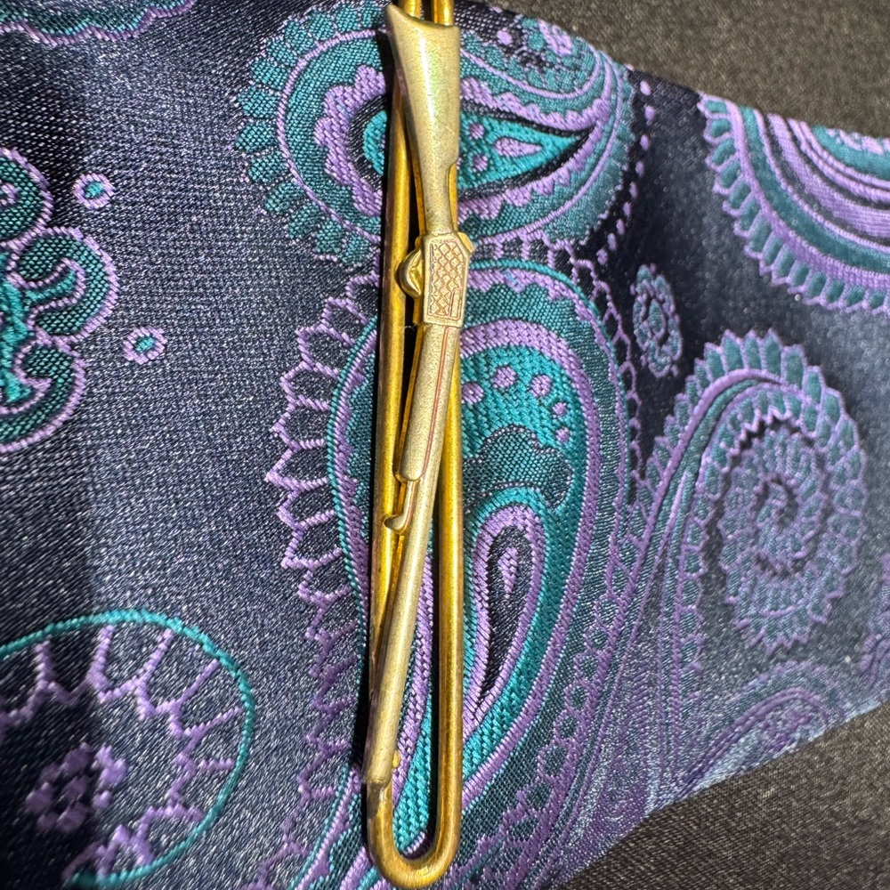 Rifle Gold Tone Tie Bar